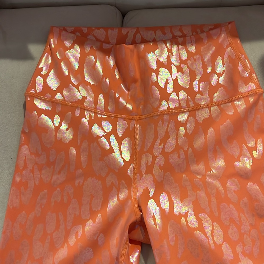 Carbon38 High Rise 7/8th Metallic Foil Leopard Print Leggings SZ M - Picture 4 of 6